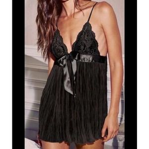Victoria’s Secret Black Lace Babydoll w/ Bow Size Small